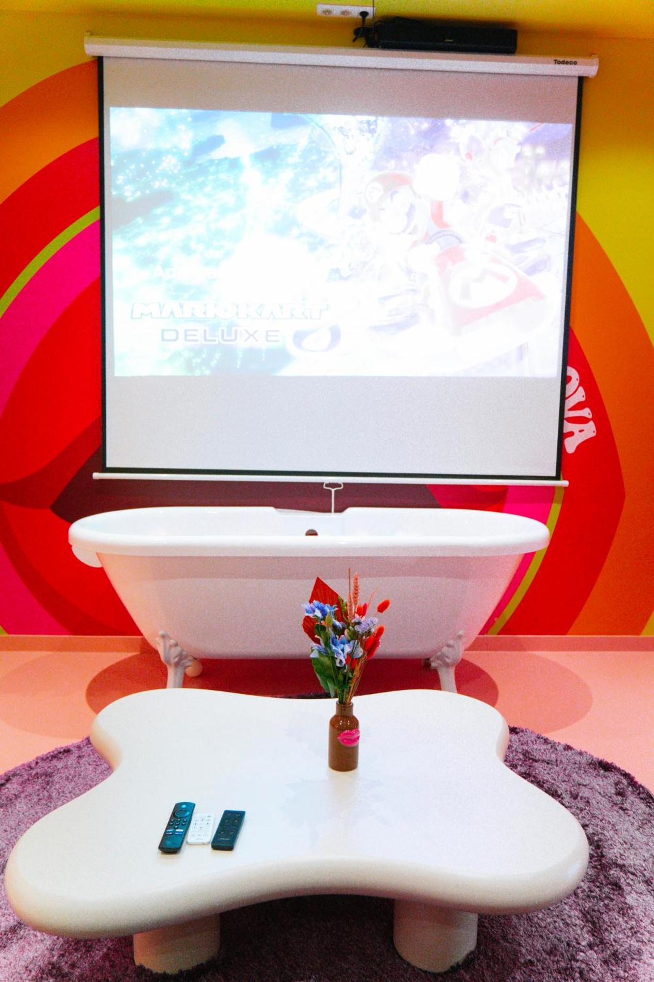 Capsule Girl Power Spa - Balneo - Sauna - Karaoke - Billard - 2 Chambres シャルルロワ エクステリア 写真