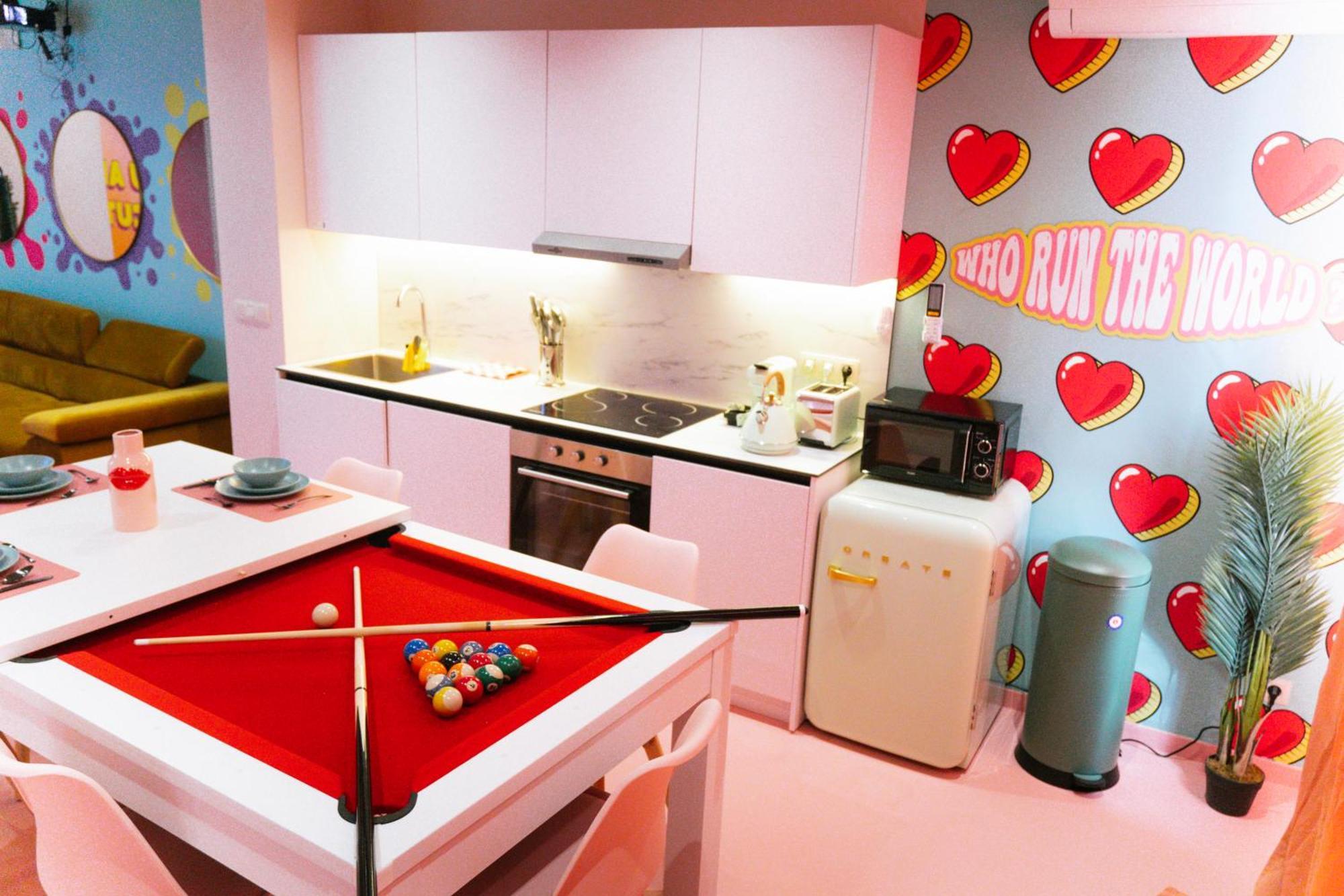 Capsule Girl Power Spa - Balneo - Sauna - Karaoke - Billard - 2 Chambres シャルルロワ エクステリア 写真