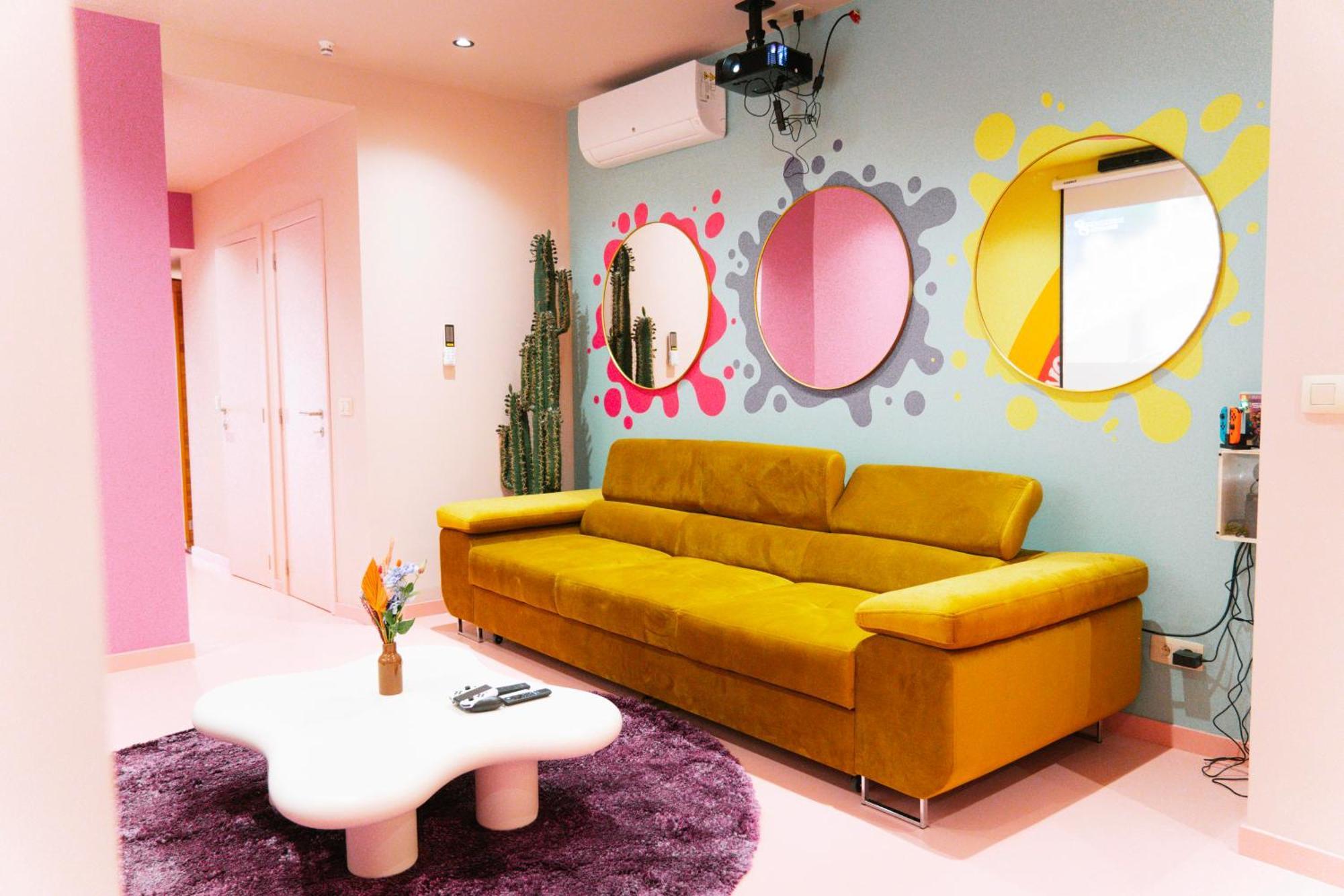 Capsule Girl Power Spa - Balneo - Sauna - Karaoke - Billard - 2 Chambres シャルルロワ エクステリア 写真