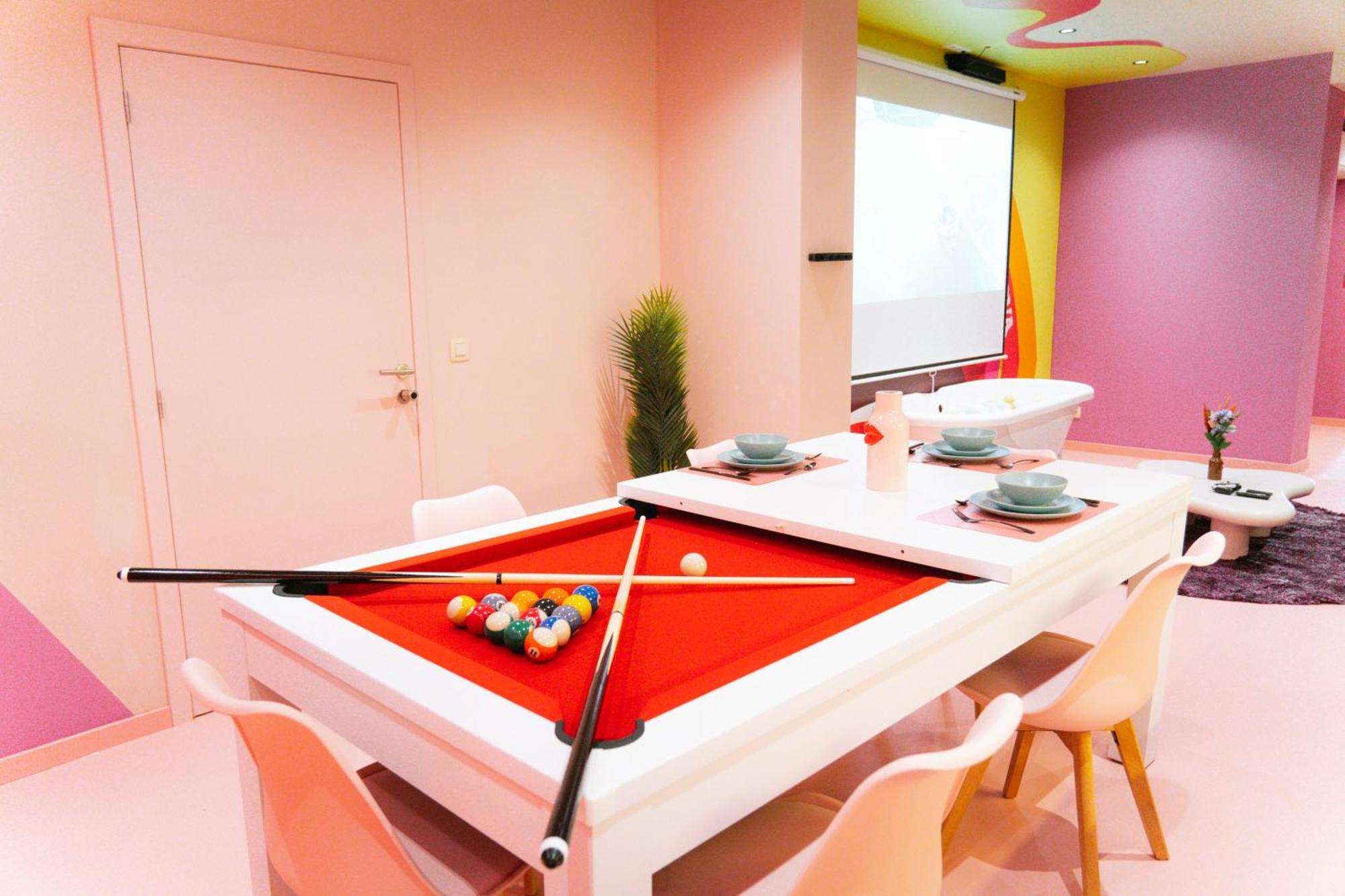 Capsule Girl Power Spa - Balneo - Sauna - Karaoke - Billard - 2 Chambres シャルルロワ エクステリア 写真