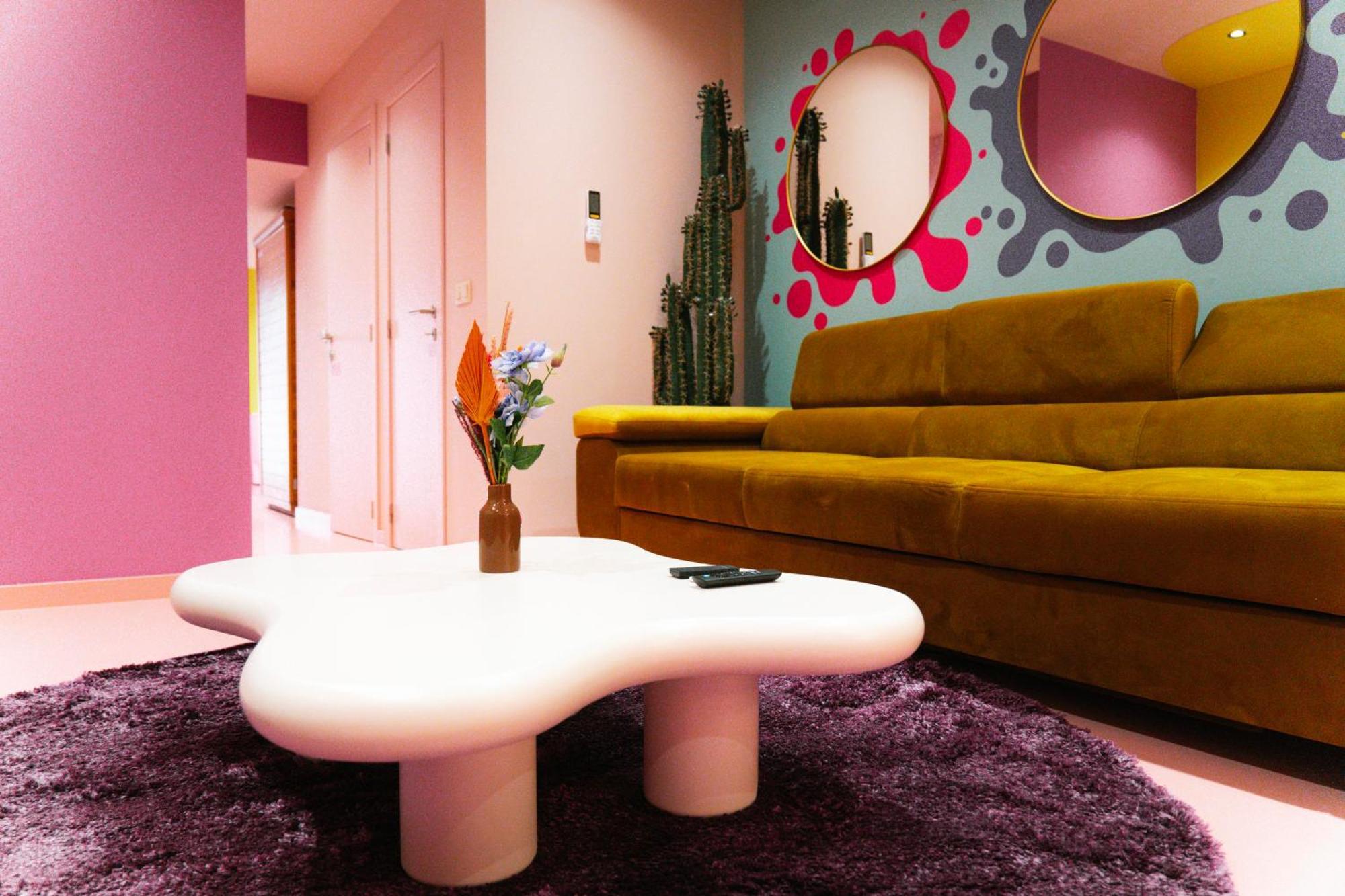 Capsule Girl Power Spa - Balneo - Sauna - Karaoke - Billard - 2 Chambres シャルルロワ エクステリア 写真