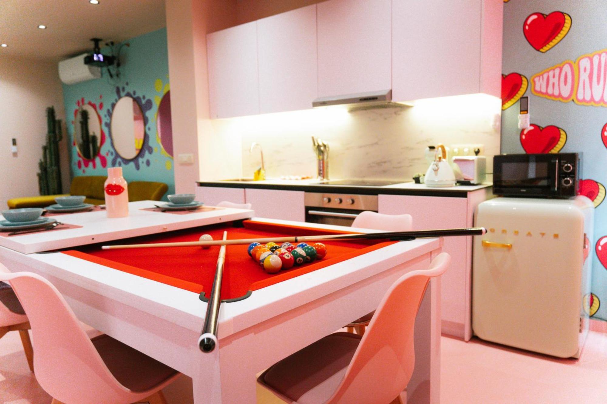 Capsule Girl Power Spa - Balneo - Sauna - Karaoke - Billard - 2 Chambres シャルルロワ エクステリア 写真