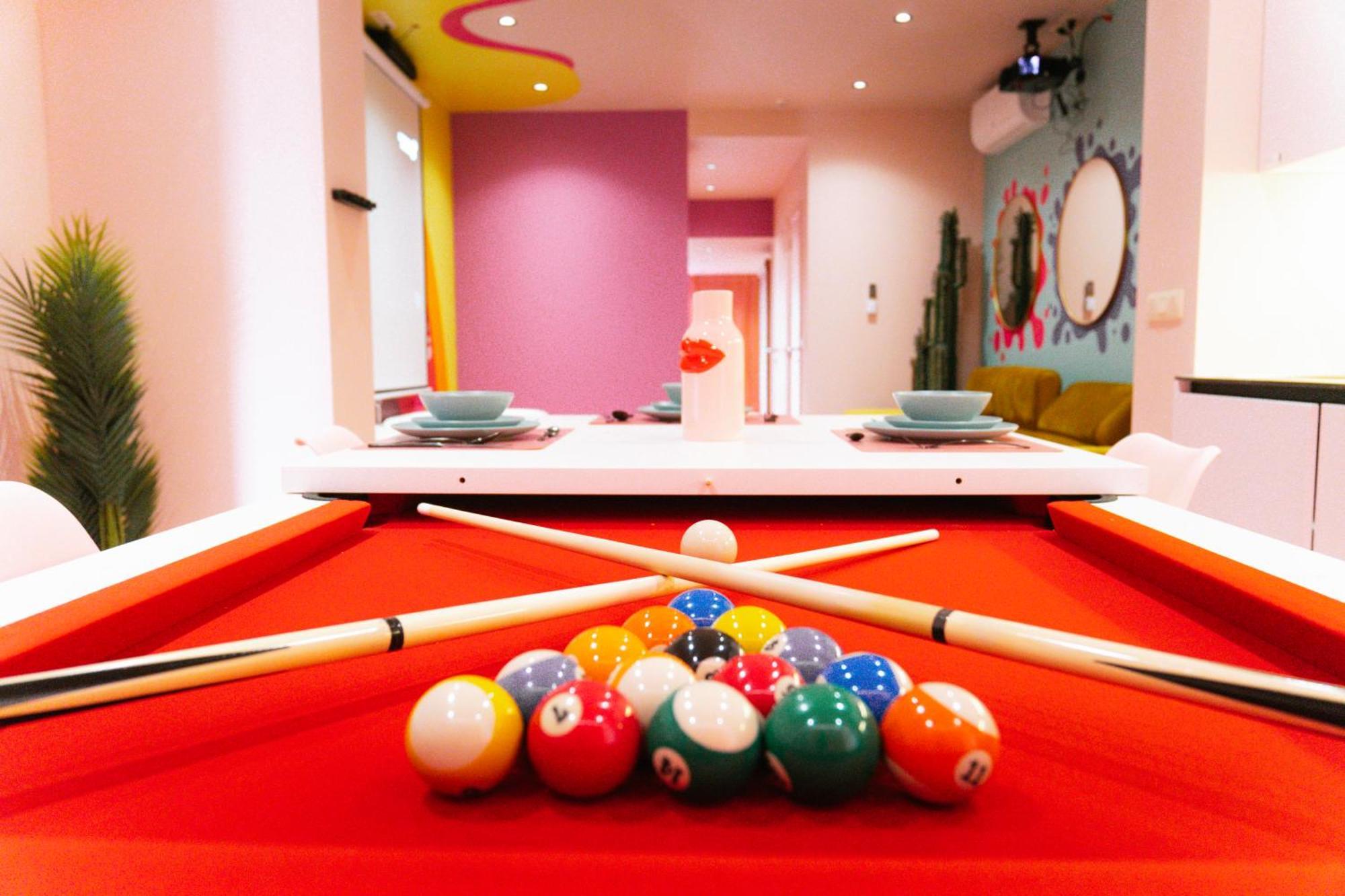 Capsule Girl Power Spa - Balneo - Sauna - Karaoke - Billard - 2 Chambres シャルルロワ エクステリア 写真